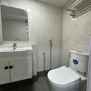 Deluxe Queen Suite